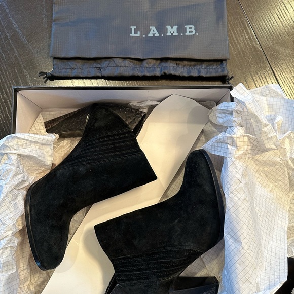 L.A.M.B. Black suede Maze ankle boots sz 9.5 - Picture 4 of 6
